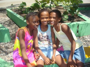 Some girls at the beach/Ninas a la playa